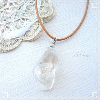 大粒水晶入り革ひもネックレス　ダイヤモンド お守り石 】朱雀水晶☆ 金属不使用の、革紐 ネックレス